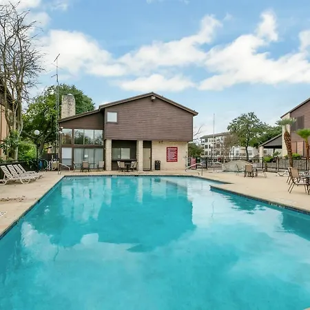 Luxurious Riverfront Condo Just 1 Blk To Schlitterbahn!